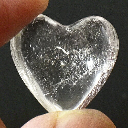 【一点物】ガネッシュヒマール産 ヒマラヤ水晶 ハート 彫刻 クリスタル クォーツ 4．7g【メール便対応可】￢