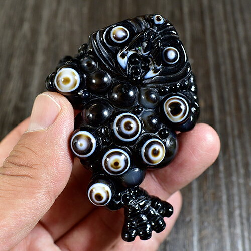 【一点物】風水蛙（三脚蟾蜍） チベット天眼石 彫刻 置物 三本足のカエル 金運 財運 畜運 天然石 パワーストーン【送料無料】 rapanui-10021198 民族アクセ ラパヌイ 楽天市場店 サンプル画像3