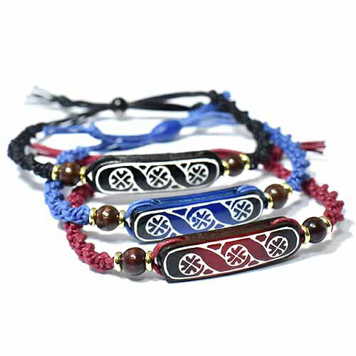 アイヌ紋様 エリマキ 彫刻 ロウ引き紐 ブレスレット 手首周り調整可能 ウッドカービング カムイ 神威 北海道 手彫り 和柄【メール便対応可】