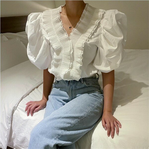 一枚で視線を奪う フリル袖 宮廷風 パフスリーブ デコレーション シャツ/ブラウス