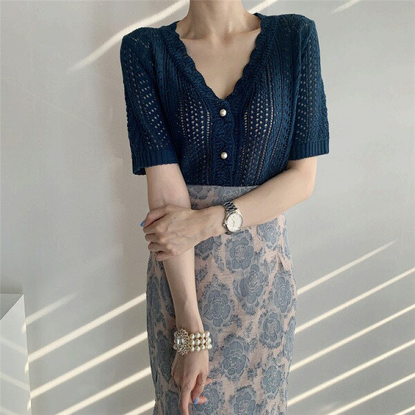 太った女の子に最適 大人気 Vネックパールボタン ゆったりする スリム 透かし彫り 半袖 ニットトップス
