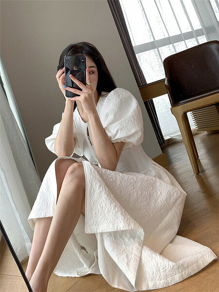 大人気商品 売り切れ続出！ INSスタイル気質 女神 パフスリーブ ジッパー ロングスカート 大きい裾 気高い