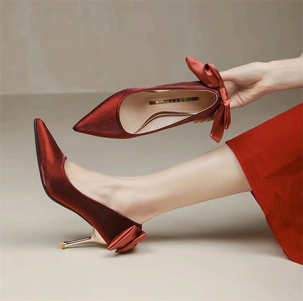 売れ行き1位 ハイヒール 新作 ピンヒール サテンのウェディングシューズ ポインテッドトゥ