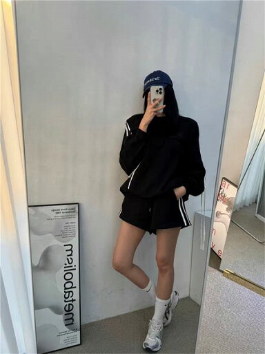 おすすめ商品 ラウンドネック ストライプ 蝶ネクタイ パーカー スポーツ ショートパンツ セットアップ おすすめ商品 ラウンドネック ストライプ 蝶ネクタイ パーカー スポーツ ショートパンツ セットアップ