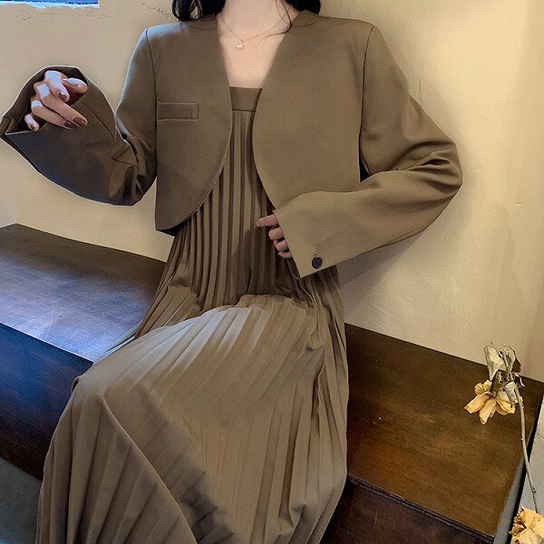 UIJAMN日傘超軽量完全遮光レディース晴雨兼用わずか140g折り畳み傘uvカット100遮光断熱無地頑丈風撥水梅雨対策収納ポーチ付きコンパクト携帯便利男女兼用(カーキ色手動)