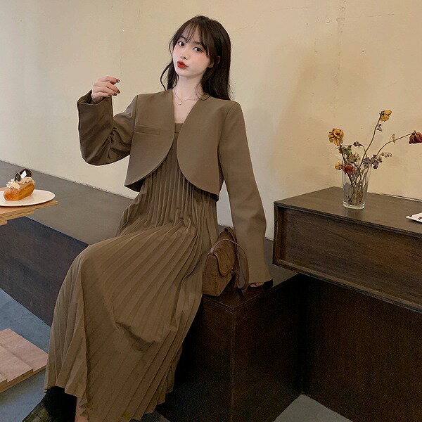 UIJAMN日傘超軽量完全遮光レディース晴雨兼用わずか140g折り畳み傘uvカット100遮光断熱無地頑丈風撥水梅雨対策収納ポーチ付きコンパクト携帯便利男女兼用(カーキ色手動)