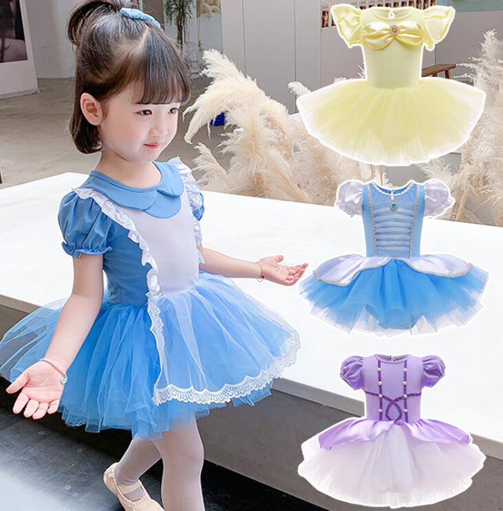 商品名子供バレエダンス衣装 フリル付きワンピース 色画像参考サイズcm普通の体型は下記の身長範囲で選んで大丈夫です、大柄の体型はワンサイズアップでお願い致します100 着丈48　バスト26.5　肩幅19　 身長85-95　体重12-15kg110着丈51　バスト28　 肩幅20　　身長95-105　体重15-18kg120着丈54　バスト29.5　肩幅21.5　　身長105-115　体重18-22.5kg130着丈57　バスト31　 肩幅23　　身長115-125　体重22.5-28kg140着丈60　バスト32.5　肩幅24.5　　身長125-135　体重28-32.5kg内容ワンピース素材 ポリエステル連絡について＊土日祝日に電話対応不可、メールでの返信は48時間以内させていただきます。弊社と連絡取れないことはございません、最後まできちんと対応いたします、どうぞご安心ください。＊誠に勝手ながら、ご理解頂きますようお願い申し上げます。注意事項＊ページの閲覧環境によって、掲載写真と実際の商品の色合いが異なる場合があります。＊モデルに小物を使う場合がございますが、商品に含まれませんのでご了承下さい。＊生産過剰や管理条件より細かなキズやヨゴレなどがございます。完璧品をお求めの方と細かい部分を気になさる方は、ご購入をご遠慮ください。＊は複数店舗共有しております、更新は遅れるより切れの場合がございます、その場合、できるだけ早めに報告させていただきますが、どうか容赦ください。＊商品の仕様は、製造元の都合により予告なく変更する場合があります。＊お届けした商品に不備がございましたら、お届け後5日以内にご連絡ください。確認後速やかに対応させていただきます。なお期日を過ぎた場合はお受け致しかねますので予めご了承ください。＊他に不明点がございましたら、ご連絡くださませ。 メーカー希望小売価格はメーカーカタログに基づいて掲載しています