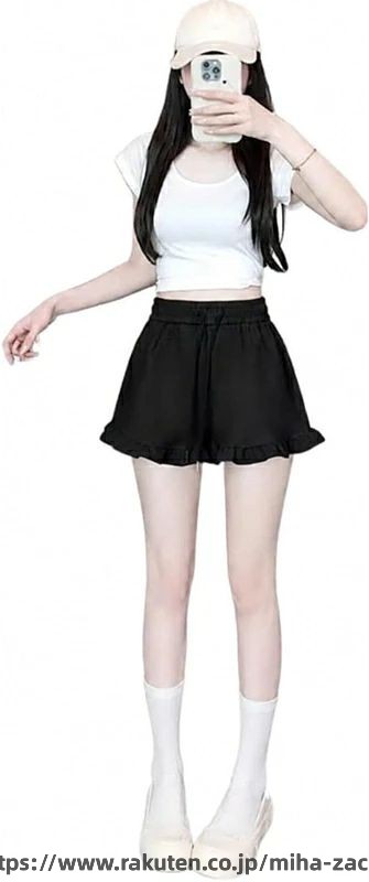　　　 ◆◇◆売れている秘密◆◇◆ ウエスト:58 ヒップ:98 パンツ丈:28 股下:28 / ウエスト:62 ヒップ:102 パンツ丈:29 股下:29 / ウエスト:66 ヒップ:106 パンツ丈:30 股下:30 / ウエスト:70 ヒップ:110 パンツ丈:31 股下:31 / ウエスト:74 ヒップ:114 パンツ丈:32 股下:32 大人可愛いデザイン裾にあしらったフェミニンなフリルが特徴のフリル ショートパンツです。カジュアルなスウェット素材でありながら、女性らしい甘さをプラス。このレディース 短パンを合わせるだけで、いつもの日常コーディネートがぐっと華やかで愛らしい印象に仕上がります。 体型カバー＆着痩せ広がりを持たせたワイドショートパンツのシルエットで、太もも周りをすっきりと見せてくれます。ゆったり 短パンの絶妙な丈感が足を細く長く見せる脚長効果を発揮。締め付け感のないリラックスした履き心地と、スマートな美シルエットを両立した頼れるアイテムです。 快適な履き心地伸縮性のあるウエストゴムと調整可能なドローストリングを採用したスウェット ハーフパンツです。お腹周りを締め付けず、自分のサイズに心地よくフィットします。お出かけにはもちろん、おうち時間を快適に過ごすためのルームウェア ボトムスとしても大活躍します。 柔らかな肌触りサラッとした質感の柔らかな生地を使用し、汗ばむ季節でも快適さが続くカジュアルショートパンツです。通気性に優れ、動きやすさも抜群なので、洗濯後のお手入れも簡単。日常使いから軽い運動まで、いつでも心地よく寄り添う実用的な夏用 ボトムスです。 　　　◆◇◆注意事項◆◇◆ご覧のモニターの環境、撮影環境により実物と色味が異なって見える場合がございます。湿った状態で他のものと擦り合わせると色が移る恐れがあります。濃色品の洗濯時は、白色、淡色と分けて洗ってください。
