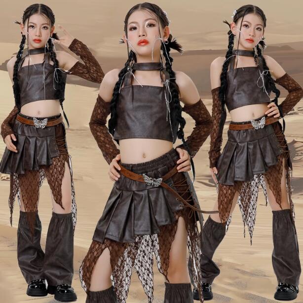 商品名ジャズダンス衣装 色ブラウン内容写真参考サイズ120 身長110-120cm130 身長120-130cm140 身長130-140cm150 身長140-150cm160 身長150-160cm170 身長160-170cmモデルさん：身長140cm 体重30kg 着用140cm素材ポリエステル連絡について＊土日祝日に電話対応不可、メールでの返信は48時間以内させていただきます。弊社と連絡取れないことはございません、最後まできちんと対応いたします、どうぞご安心ください。＊誠に勝手ながら、ご理解頂きますようお願い申し上げます。注意事項＊ページの閲覧環境によって、掲載写真と実際の商品の色合いが異なる場合があります。＊モデルに小物を使う場合がございますが、商品に含まれませんのでご了承下さい。＊生産過剰や管理条件より細かなキズやヨゴレなどがございます。完璧品をお求めの方と細かい部分を気になさる方は、ご購入をご遠慮ください。＊は複数店舗共有しております、更新は遅れるより切れの場合がございます、その場合、できるだけ早めに報告させていただきますが、どうか容赦ください。＊商品の仕様は、製造元の都合により予告なく変更する場合があります。＊お届けした商品に不備がございましたら、お届け後5日以内にご連絡ください。確認後速やかに対応させていただきます。なお期日を過ぎた場合はお受け致しかねますので予めご了承ください。＊他に不明点がございましたら、ご連絡くださませ。 メーカー希望小売価格はメーカーカタログに基づいて掲載しています