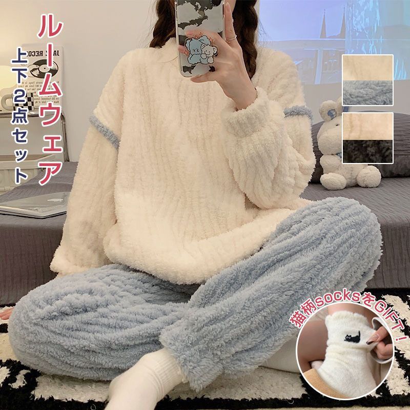 メーカー希望小売価格はメーカーカタログに基づいて掲載しています■商品名：ルームウェア 2点セット■商品内容：トップス+パンツ（おまけ：ソックス1足）■素材：ポリエステル■サイズ：M、L、XL、2XLM：適応体重40-47kgL：適応体重48-55kgXL：適応体重55-62kg2XL：適応体重63-70kg■生産国：中国（日本検品済み）注意点：●生産時期により、色・サイズ・デザインが多少が異なる場合がございます。あらかじめ御了承下さい。●サイズ表記は手作業にて行っておりますので、実物と若干の誤差が生じる場合があります。●商品写真はできる限り実物の色に近づけるよう徹底しておりますが、お使いのモニター設定、お部屋の照明等により実際の商品と色味が異なる場合がございます。●発送上の状態によって商品がシワになる場合がございます。予めご了承くださいませ。●当商品は機械による生産の過程上、どうしても「生地を織る際の糸の継ぎ目」や多少の「ほつれ」、生地の織りに他繊維が「混紡」しているなどが生じている場合がございますが、品質上の問題ではございません。●加工工程で混じり込んでしまう浮遊する繊維、ほつれた糸が生地に混じることを起きる可能性がございますので、異物混入に見えますが、不良品ではございません。●多少縫製があらいもの、シワ・糸クズが多い場合、素材表示が実際と異なるものが付いている場合がございます。●輸入品となりますので多少の傷、汚れ、縫製時の乱れがある場合がございます。●商品によっては染料の性質上、汗や摩擦により、色落ちしたり他に色移りすることがありますので、ご注意ください。●色の違う物と一緒につけ置きや洗濯をしないで下さい。●生地の特性上、匂いが強く感じられるものもございます。数日のご使用や陰干しなどでほとんど感じられなくなります。●長時間濡れたままで重ねて置いたり、摩擦（特に湿った状態での摩擦）や、汗や雨などでぬれた時は他の衣料等に移染する場合がございますのでお気を付け下さいませ。また他の物とは分けて洗って下さいませ。●商品により、色落ち・色移りがある場合がございます。●漂白剤の使用はお避け下さい。もこもこ パジャマ レディース ルームウェア 2点セット 冬 女子高生 パジャマ ラウンドネック プルオーバー フランネル ふわふわ 上下セット 長袖 ロングパンツ 裏起毛 厚手 部屋着 寝巻き ウエストゴム 防寒 保温 暖かい 柔らかい 可愛い あったか おしゃれ パジャマ ルームウェア 冬 レディース 長袖 裏起毛 モコモコ 部屋着 柔らかい 暖かい 防寒 秋冬パジャマ レディース お祭り イベント 中学生 高校生 娘 プレゼント メーカー希望小売価格はメーカーカタログに基づいて掲載しています