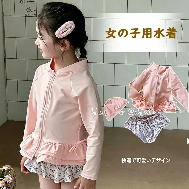 商品説明 商品内容 水着3点セット 素材 ボリエステルなど 生産国 中国 サイズ 90cm:対応身長75-90cm 100cm:対応身長90-100cm 110cm:対応身長100-110cm 120cm:対応身長105-115cm 130cm:対応身長115-125cm 140cm:対応身長125-136cm ※平置き採寸になります。実際のサイズとは誤差が出る場合がございますので、参考サイズとしてご覧ください。 注意書き ※商品写真は、できる限り現品を再現するように画像処理などの補正を行っておりますが、ご利用のモニターや環境により差異が生じます。予めご了承ください。 ※生地の特性上、多少ニオイがある場合がございますが、日陰干しで数日干していただくか、あるいは数回ご使用していただく間に、 ニオイは気にならなくなります。 ※上記の数値は、実測によるものです。多少の誤差はご容赦ください。 ※仕様は予告なく変更される場合があります。（ご使用に差し支えない程度） その他 納期：至急ご利用頂く場合は事前にメールでご連絡お願いします。 　 メーカー希望小売価格はメーカーカタログに基づいて掲載しています