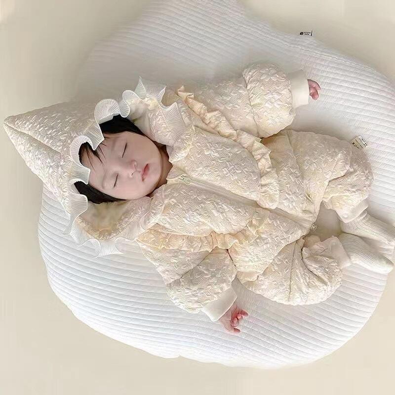 送料無料 ベビー服 ロンパース 新生児 長袖 厚手タイプ 中綿 フード付き 防寒 ルームウエア カバーオール 子ども服 可愛い やわらか 人気 おしゃれ 新年 撮影 出産祝い 子供服 海外通販