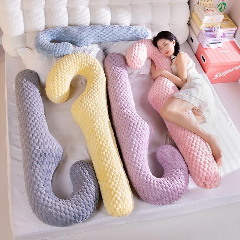 商品説明商品内容抱き枕素材ポリエステル+pp コットン 生産国：中国サイズ115cm、150cmカラーブルー、グレー、ピンク、パープル、イエロー注意書き（購入前に必ずご確認ください）※商品写真は、できる限り現品を再現するように画像処理などの補正を行っておりますが、ご利用のモニターや環境により差異が生じます。予めごください。※上記の数値は、実測によるものです。多少の誤差はご容赦ください。※仕様は予告なく変更される場合があります。（ご使用に差し支えない程度）その他・お客様が通常と同じお買い物ステップで安心して海外の商品を購入できるよう、市場から指定を受けた委託先である（株）コマースロボティクスが、当店の店舗運営業務を行います。・当店でご購入された商品は、原則として、「個人輸入」としての取り扱いになり、中国の浙江省からお客様のもとへ直送されます。・個人輸入される商品は、すべてご注文者自身の「個人使用・個人消費」が前提となりますので、ご注文された商品を第三者へ譲渡・転売することは法律で禁止されております。・ご注文後、5営業日以内に配送手続きをいたします。配送作業完後、5〜9日程度でのお届けとなります。（詳しい納期情報が商品ページにてご確認ください）・通関時に関税・輸入消費税が課税される可能性がありますが、当ストアの負担となります、ご安心ください。 メーカー希望小売価格はメーカーカタログに基づいて掲載しています