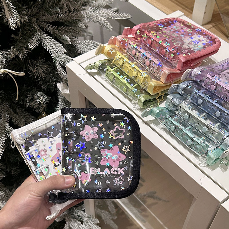 Rakuten - 【リフィル10枚付属】シール帳 バインダー 透明 星 A8 3穴 ミニ PVCカバー はがせる シール収納 女の子 かわいい おしゃれ ジッパー手帳 チャック 手帳 シール台紙 シールバインダー コンパクト 手帳型 トレカ収納 推し ファスナー付き 10色