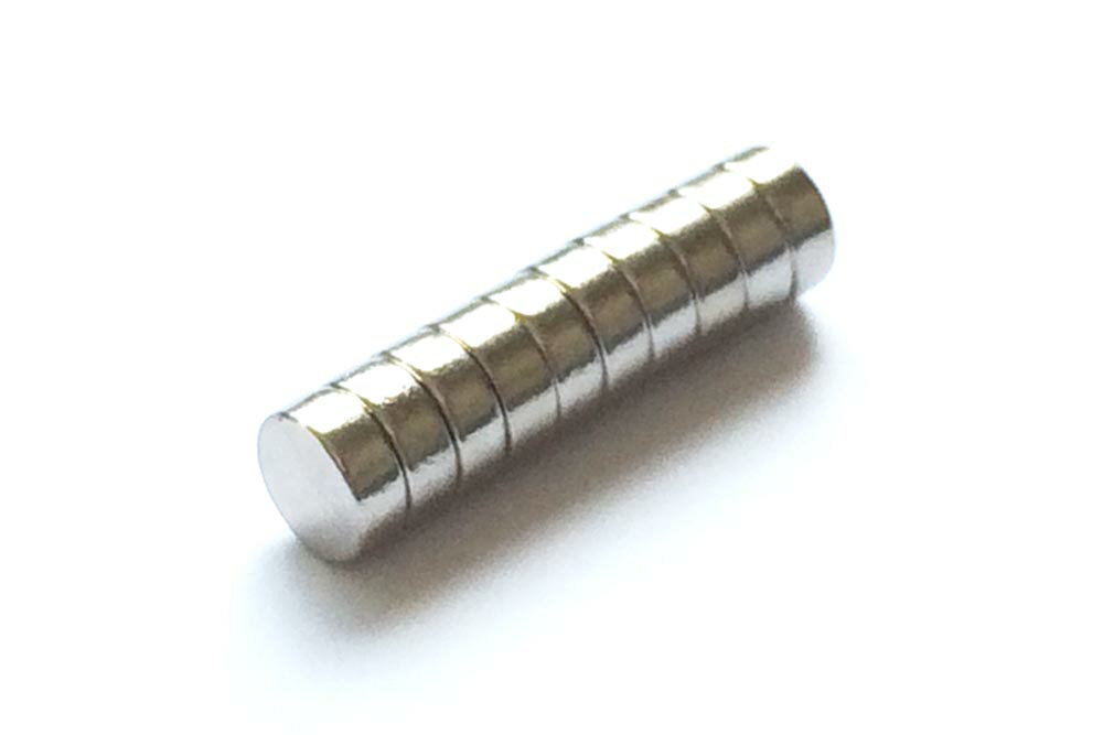 ネオジム磁石φ6mm×8mm(N35) 10個 種類： ネオジム磁石 グレード： N35 形状： 丸型 サイズ：φ6（D)×8（H） 寸法公差：（±0.1）x (±0.1） (mm) 磁化方向： 高さ方向 表面処理： Niメッキ(Ni-Cu...