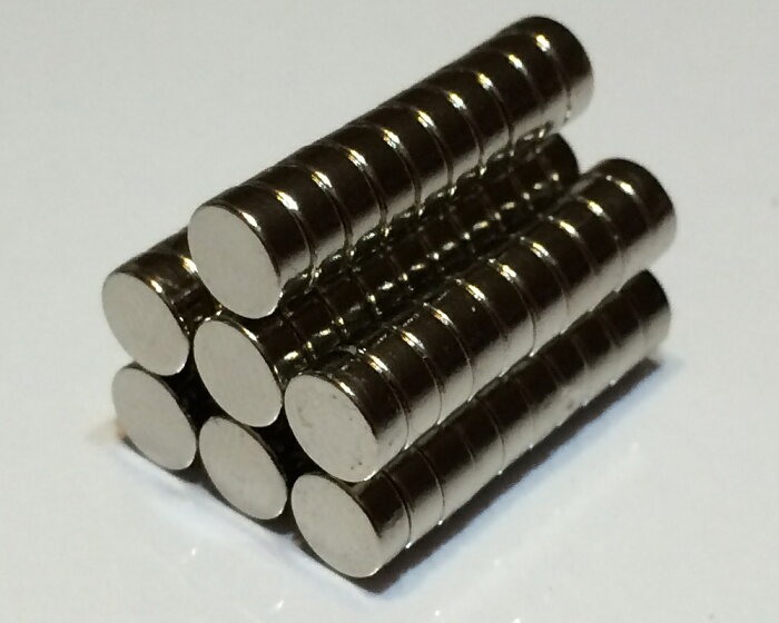 ネオジム磁石φ4.8mm×0.8mm(N35) 70個セットネオジウム 超強力 マグネット　強力磁石　永久磁石　いろいろ使えますリール改造・燃費アップ・フィギア・プラモデル・日曜大工・工作・DIY・紙留め・実験・手品・鳩よけ・手芸