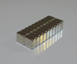 ネオジム磁石25mm×25mm×3mm(N35) 20個ネオジウム 超強力 マグネット　強力磁石　永久磁石　いろいろ使えますリール改造・燃費アップ・フィギア・プラモデル・日曜大工・工作・DIY・紙留め・実験