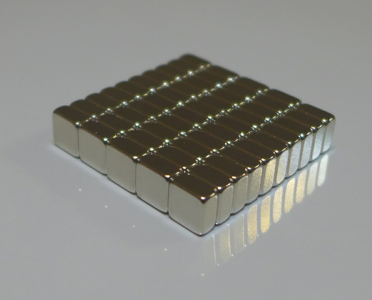 ネオジム磁石 角型 4mm×4mm×1mm(N35) 50個ネオジウム 超強力 マグネット　強力磁石　永久磁石　いろいろ使えますリール改造・燃費アップ・フィギア・プラモデル・日曜大工・工作・DIY・紙留め・実験