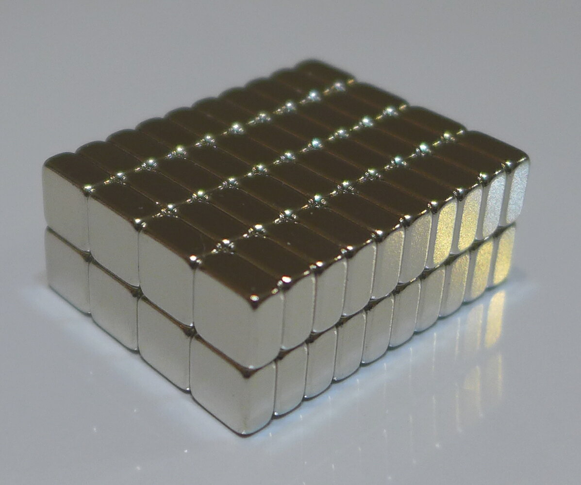 ネオジム磁石19.1mm×12.7mm×3.2mm(N35) 80個ネオジウム 超強力 マグネット　強力磁石　永久磁石　いろいろ使えますリール改造・燃費アップ・フィギア・プラモデル・日曜大工・工作・DIY・紙留め・実験