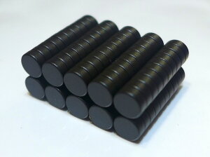 ネオジム磁石（樹脂塗装）φ4.0mm×0.8mm(N35) 100個セットネオジウム 超強力 マグネット　強力磁石　永久磁石　いろいろ使えますリール改造・燃費アップ・フィギア・プラモデル・日曜大工・工作・DIY・紙留め・実験・手品