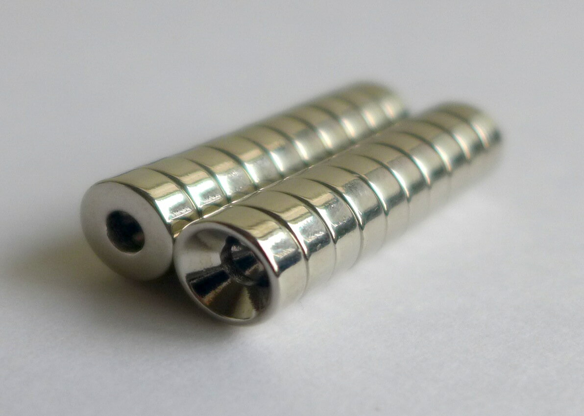 ネオジム磁石 皿穴φ18mm×4mm(N35) 20個セット超強力 マグネット 強力磁石皿ネジで固定できるのでいろい..