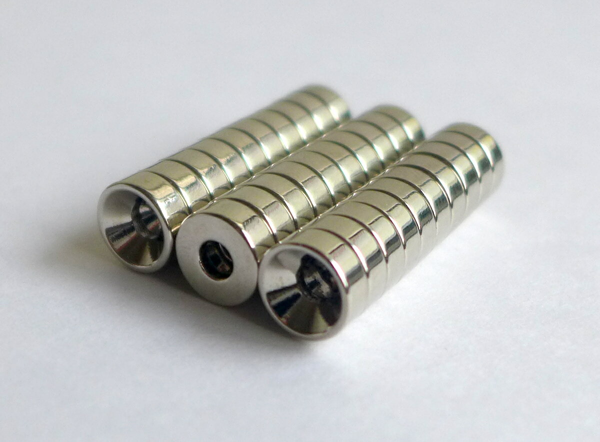 ネオジム磁石 皿穴φ15mm×4mm(N35) 30個セット超強力 マグネット 強力磁石皿ネジで固定できるのでいろい..