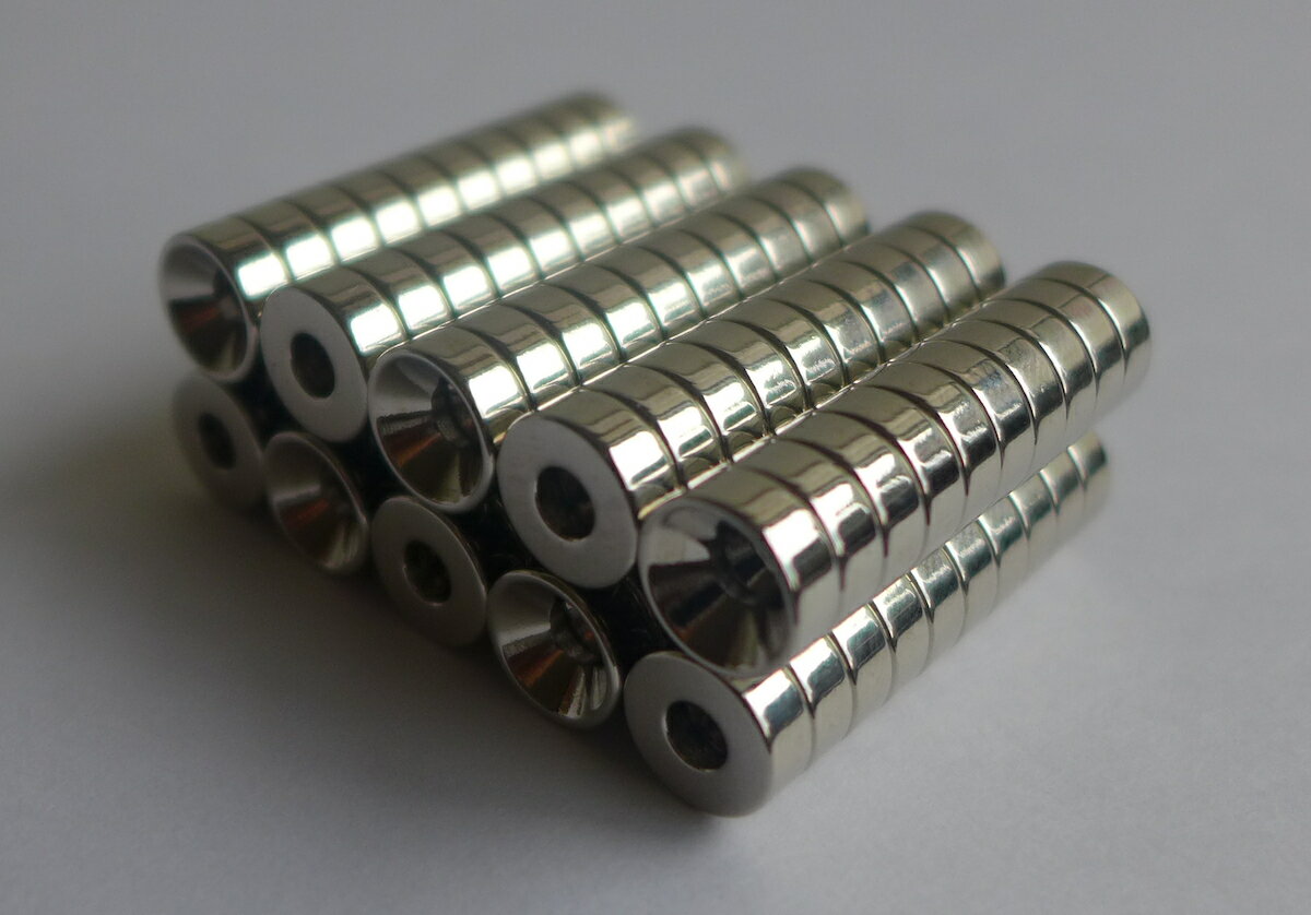 ネオジム磁石 皿穴φ16mm×3mm(N35) 100個セット超強力 マグネット 強力磁石皿ネジで固定できるのでいろ..