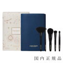 メ—カー LAURA MERCIER 商品名 ツールズ　オブ　ザ　トレード　ブラシ　コレクション（限定品） 内容量 コレクション 商品説明 【セット内容】 ・ファンパウダー ブラシ（ブラシ／トラベルサイズ） ・スモーキー アイライナー ブラシ（ブラシ／トラベルサイズ） ・チークカラーブラシ（ブラシ／トラベルサイズ） ・オールオーバー アイカラー ブラシ（ブラシ／トラベルサイズ） ・アイクリース ブラシ（ブラシ／トラベルサイズ） メイクの仕上がりを格上げする＜ローラ メルシエ＞の豊富なブラシコレクションから5種を厳選したエクスクルーシブなコレクション。 持ち運びにも適した使いやすいトラベルサイズの5本が、ネイビーのクラッチホルダーに身を包んで登場。 プロのメイクアップアーティストにも愛されるクオリティを、あなたの肌でも体感して。 【製品特徴】 「ファンパウダー ブラシ」たっぷりのパウダーを取り込める、粉含みのよい短毛。肌表面の余分な粉を払い、やさしく仕上げる長毛。 長さが異なる2種の毛質を組み合わせたブラシです。 「スモーキー アイライナー ブラシ」円すい形にカットされたブラシは、スモーキーメイクの必需品。 目の際への繊細なラインも、アイラインのぼかしも思うままに仕上げます。 「チークカラーブラシ」頬骨の骨格にフィットする毛先形状で、やわらかな立体感を叶えるチークカラー用ブラシ。 やさしい肌あたりと最適なコシで、美しい発色を叶えます。 「オールオーバー アイカラー ブラシ」幅広フラット設計のブラシは、アイホール全体に使うのがおすすめ。 まぶたの丸みにフィットして、ひとはけで均一にのせられます。 「アイクリース ブラシ」先細り形状のアイカラー用ブラシ。 上まぶたの際や目のくぼみなどの細かい部分にもフィットして、パーフェクトに仕上げます。 区分 化粧品 製造国 日本製