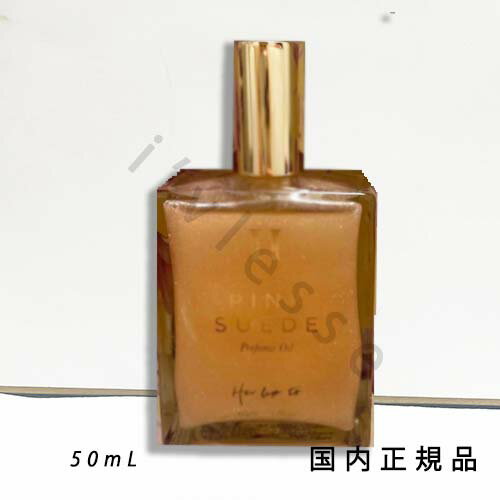 メ—カー Her lip to BEAUTY 商品名 Perfume　Oil　PINK　SUEDE 内容量 50mL／オードパルファム 商品説明 肌にうるおいをもたらしながら上品に香りを纏うことのできるオイル。 ホホバオイル※1シアバター※2が角質層に浸透しハリ感もアップ。 光を受け、角度により上品な輝きを放つ4種類の繊細なラメとダイアモンドパウダーがデコルテや腕を輝かせ美しく引き立てます。 新たな出会いの予感を感じて 咲きたての豊潤なマグノリアに、オリエンタルなサフランと奥ゆかしいスエードを重ねた神秘的なフローラル ＜TOP＞サフラン、フェヌグリーク、レモン ＜MIDDLE＞マグノリア、ウード、ジャスミン、アミリス、ヴァイオレットリーフ、ローズ、イランイラン ＜LAST＞スエード、アンバー、ムスク、オークモス ※1：ホホバ種子油（保湿成分） ※2：シア脂（保湿成分） 区分 化粧品 製造国