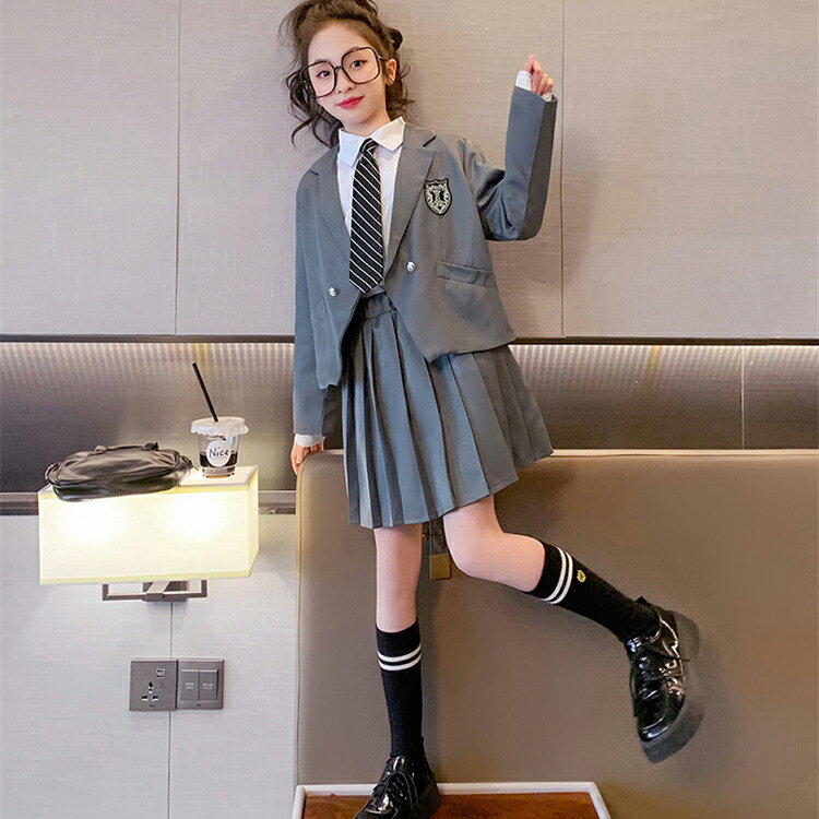 小学校入学式 スーツ キッズ 女子制服4点セット 120 130 140 150 160 170 ジャケットあり制服 スカートスーツ ジュニアスーツ 可愛い プリーツスカート ネクタイ付 JK制服 学校制服 女の子スーツ 卒業式 入学式 学園祭 お受験 七五三 結婚式 発表会 黒 灰 カーキ ラシニコ 3