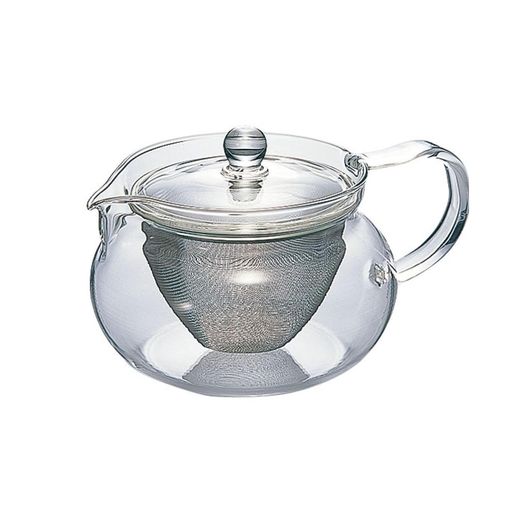 持ちやすい丸形のツマミ サイズ:幅155x奥行118x高95mm 日本茶、中国茶、紅茶やハーブティーとお茶の種類を問わず使えるデザインです。 茶こしを外せば、電子レンジでの温め直しもOKです。 お茶の色合いが目で愉しめます。 ガラスボール材質:耐熱ガラス/茶こし材質:ステンレス 実用容量:450ml/満水容量:520ml 耐熱ガラス製の急須なので、お茶の色合いが目で愉しめます。
