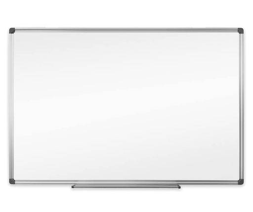 フレーム厚さ11mmの薄型ホワイトボード(コーナー部は厚み13mm)。タテヨコ両用 アルミ枠でしっかり丈夫な上、裏面が鉄板だから反りにくい トレーはスライド式。書き込むときに、動かしたり外したりできます 4隅に穴が開いておりネジ留めで固定できます 外形サイズ:900x600mm、板面有効サイズ:864x564mm、質量1.9kg