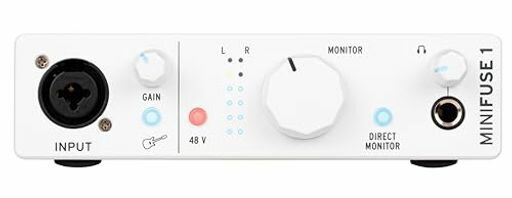 ギタリスト、ボーカリストにおすすめ。シンプルな1イン2アウト仕様のオーディオインターフェイス。 軽量コンパクトかつ頑丈な設計のため、ご自宅だけでなく持ち出しにも最適。 エントリーモデルながら、110dBの豊かなダイナミックレンジと低ノイズを実現。 Ableton Live Lite、Analog Lab Introなど、音楽制作に必要なソフトウェアを多数バンドル。