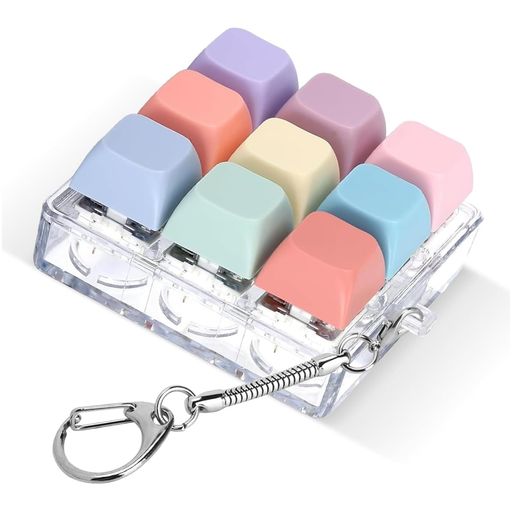 サイズは約6x6x2cm。キーホルダー型なので、バッグや鍵に付けて持ち運べ、仕事の合間や通勤中など、いつでもどこでも手軽にリフレッシュできます。 【高品質ABS樹脂使用】丈夫で繰り返しの使用にも耐える高品質ABS樹脂を使用。無臭・無毒で、大人が日常的に使用するのに適した安全な素材です。 【心地よいクリック音と滑らかな打鍵感】押すたびに軽快で心地よいクリック音が鳴り、聴覚と触覚でストレスを効果的に緩和。デスクワークの集中力維持や気分転換に最適です。 【おしゃれなマカロンカラーでデスク周りにアクセント】落ち着きのあるマカロンカラーは、オフィスや自宅のデスク周りに馴染みやすく、実用性とデザイン性を兼ね備えています。 【ギフトにも最適】同僚や友人へのちょっとしたプレゼント、ビジネスシーンでのプチギフトとしても喜ばれます。大人同士のコミュニケーションツールとしてもご利用いただけます。