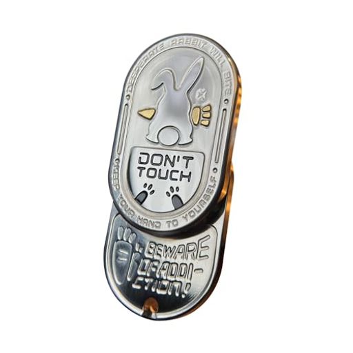 【優秀なフィジェットおもちゃ】このシルバーラビットデザインのフィジェットトイは優れたのステンレススチール素材を採用し、耐用性が高く、頑丈で、精巧に作られています。90%男性の選択、16から35歳大人気のフィジェットトイ。使用するとガチャガチャの音がします、触覚フィードバックと爽快な音を提供しており、満足度の高いフィジェットトイです(5.00x3.00x1.00 cm/86g)!(工具ケースが統一配布するため、完全に適応するではないかもしれませんのでご注意ください) 【スタイリッシュな設計】このフィジェットスライダーおもちゃは、片手で遊べるほどデザインされました。サイズ(5*3*1cm)と重量(86g)は、持ち歩きやすいように適合しています、旅行、仕事、家、学校などにぴったりで、どこでも遊ぶことができます。ラビット型フィジェットトイの独特な紋様は、より良い触覚体験をさせ、ストレスや不安を緩和し、リラックスと解放感を得ることができます。