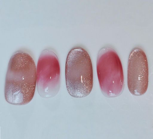 グラデientネイルハート 白抜き大人の煌めきアレンジ大人可愛さMAX✨グラデient調のピンクと、キラキラゴールドが溶け合う1本1本丁寧にカスタマイズした“サロン並み”の仕上がりデートやパーティで差がつく“大人の煌めき”ネイルハート 白抜き