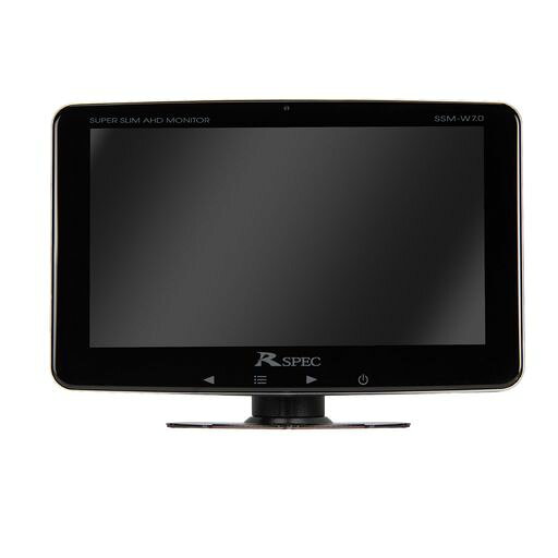 スーパースリムAHDモニター(SSM-W7.0)単品です。※AHDカメラ (SSM-C01)は付属していません。 スーパースリムAHDモニター(SSM-W7.0)は、最大解像度1280x800の7インチワイド高解像度モニターです。2系統の入力端子を装備し、データシステム製AHDカメラSSM-C01のほか、NTSC(480i)対応のフロントカメラ、サイドカメラ、マルチビューカメラなどの車載カメラも接続可能。車の周囲の安全を確認するモニターとして最適です。もちろん、地デジ放送やDVDなどカーエンターテイメントも視聴可能です 【AHD対応高解像度モニター】スーパースリムAHDモニター(SSM-W7.0)は、1280x800の7インチワイド高解像度モニター。専用のSSM-C01を接続すると高精細なカメラ映像を表示できます。 【AHD/CVBS対応2入力】AHD※1/CVBS※2、3両方に対応するRCA入力端子を2系統備えており、SSM-C01のほか、NTSC(480i)対応の多彩なカメラを接続することができます。