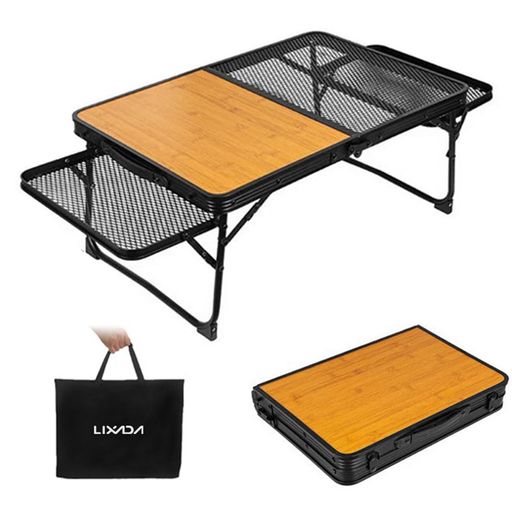 【キャンプテーブルメッシュ天板と木板の継ぎ合わせ】通常版のキャンプテーブルと比べて、両側に小さなテーブル板を2枚追加し、使用スペースを増やしました。ハーフメッシュ、ハーフティンバーパネルは黒い鉄メッシュで作られており、剥がれ防止の粉体塗装が施されています。メッシュ天板は耐熱温度300°Cでサビにくいです。メッシュは緻密で通気性があり、耐熱性に優れています。木の板は重いものを支えたり、食器や収納箱などを置いたりできます。鍋やフライパンなどの熱いものを置いたり、カトラリーやお皿の水切りラックとしても使える耐熱キャンプテーブル。 【折畳みテーブルスライドロックと滑り止めフットパッドの設計を備え、より安定しています】フレームは高強度アルミニウム合金製で、軽くて持ち運びが簡単で、シンプルで頑丈な構造で、最大耐荷重は約40KG。斜めに配置された4つの金具に加え、安定性を高めるスライドロックと滑り止めソールを搭載し安心です。実用性と耐久性を兼ね備えています。 【アウトドアテーブル多用途】屋外のダイニングテーブルとして、キャンプ、集まり、料理、集まりに適しています。
