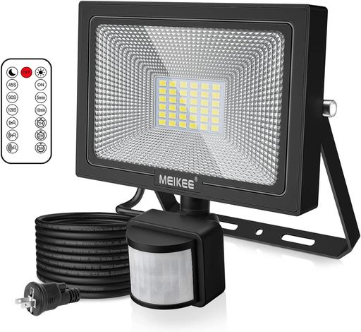 【主な仕様&amp;2年間保証】:「リモコン付き」「常時点灯機能付き」「入力電圧:AC90~120V」「消費電力:30W」「led設計寿命:50000時間以上」「色温:6500K3000LM」「LED発光源:SMD」「CRI>75」「発光角度:120°」「検知範囲:180°」「ケーブル:1.5m」「明暗センサー、PIR人感センサー」「リモコン操作」「防水レベルー:IP66」「コンセント:改良された折りたたみ式3プラグ」「2年間の保証」 【最新改良センサーライト&amp;高輝度5000ルーメン&amp;省エネ&amp;常時点灯機能】お客様の声をもとに全面改良を行い、リモコン操作を追加しました。使い方もさらに便利になりました。昼白色は6500kの超高輝度LEDチップを搭載し、明るさは5000ルーメンまで達します。高照度の新しいランプビードが搭載されました。同じ電源条件の下で、アップグレードされた明るさが向上し、よりエネルギー効率も高くなっています。また常時点灯機能付き(1H2H3H常時点灯設定可能)長時間照明が可能です。