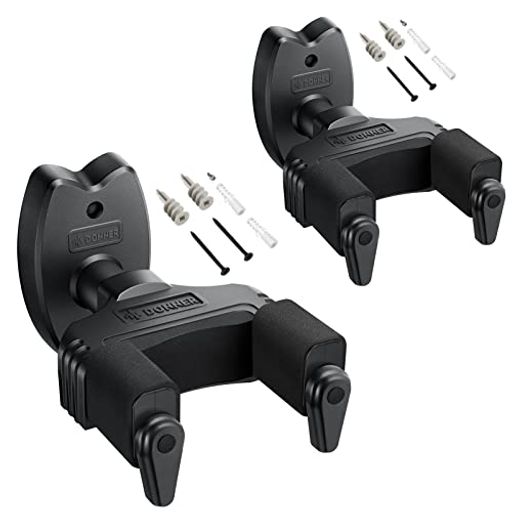 【セキュリティ確保する自動ロック機能】ギターのネックをギターホルダーに置くと、自動的にロックされ、ギターが落下するのを防ぎ、あなたの身の安全とギターを守ります。そしてギターを持ち上げると自動的に解放されます。 【省スペース】壁取り付けギターフックは、部屋のスペースを節約するのに役立ちます。ギターを取ったり置いたりすることもより便利になります。 【簡単な取り付け】壁に6mmの穴を開け、乾式壁アンカーを穴に入れ、最後にハンガーをネジで固定します。注:穴は大きすぎないようにしてください。大きすぎると緩くなります。 【大切な楽器が守られるEVAフォーム】EVAフォームンを纏ったハンガーにより、楽器とハンガーの接触面は柔らかく、色や引っかき傷が発生するのを防ぎ、ネックとヘッドを大切に保護します。アコースティックギター、クラシックギター、エレキギター、ベース、バンジョー、マンドリンに適しています。 【製品仕様】サイズ:105x140x110mm;パッケージ内容:2xDonner壁掛けギターハンガー