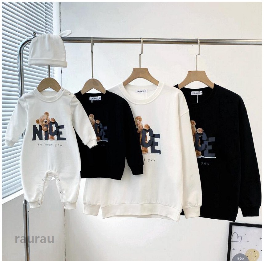 ■サイズ(単位cm)：画像通り※商品を平置きにし、メジャーにて手作業による採寸をしております。 2-3cmの誤差が出る場合がございます。■素材：綿、その他■カラー：ブラック/ホワイト注意事項※生産時期により予告なく仕様が変更される場合がございます。※お使いのモニター設定や撮影時の照明、太陽光の環境により色が異なって見える場合がございます。親子 ペアルック クマ 赤ちゃん トレーナー オールインワン 秋冬 裏起毛 親子 ペアルック 綿 男の子 女の子 パパ ママ 娘 息子 ト 出産祝い プレゼント ギフト 親子ペア リンクコーデ 長袖 カップル 双子 コーデ 親子お揃い服 ベビー 子供服 家族 くま 白 黒 出産祝い プレゼント ギフト 誕生日 カップル 親子ペアルック ペアトレーナー 赤ちゃん 男の子 女の子 パパ ママ レディース メンズ 親子コーデ リンクコーデ 双子 子供服 春 秋 冬メーカー希望小売価格はメーカーカタログに基づいて掲載しています