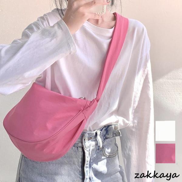 素材ナイロン+ポリエステルカラー：ホワイト/ピンクサイズ：高さ:約17.5cm 底横幅:約20cm マチ:約9.5cm ショルダー:約60-89cm（調節可、取り外し不可）重さ：約153g裏地：あり内ポケット：あり生産国：中国レディース 軽量 ボディバッグ 斜め掛け ナイロンバッグ 韓国 サコッシュ 三日月型 シンプル オルチャン カジュアル鞄三日月型が大人可愛い印象のショルダーバッグが新登場調節可能なショルダーストラップで肩掛けとしても斜めがけとしても使える嬉しい2way仕様内側にファスナー付きのミニポケットも付いているため、小物収納にぴったり太めの肩紐で安定しやすく、肩が疲れにくいのも魅力的◎通勤通学?旅行?デート?ショッピングなど、幅広い場面で活躍できる