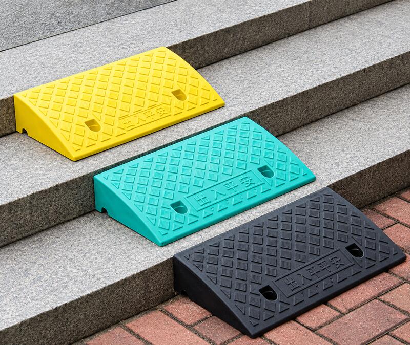 スロープ 車椅子用スロープ プラスチック製 滑り止めステップマット 自転車 オートバイ 上り坂パッド 障害者用車椅子用スロープ 縁石スロープ スロープパッド