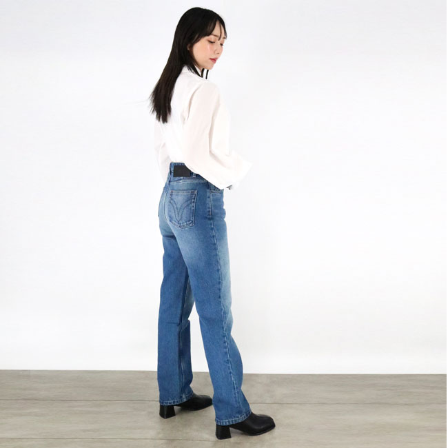 ami paris アミ パリス ストレートデニム FTR020 DE0001480 レディース STRAIGHT FIT ユーズド加工 ジーパン ズボン ウォッシュ ブルーデニム ロゴパッチ デニムパンツ 3