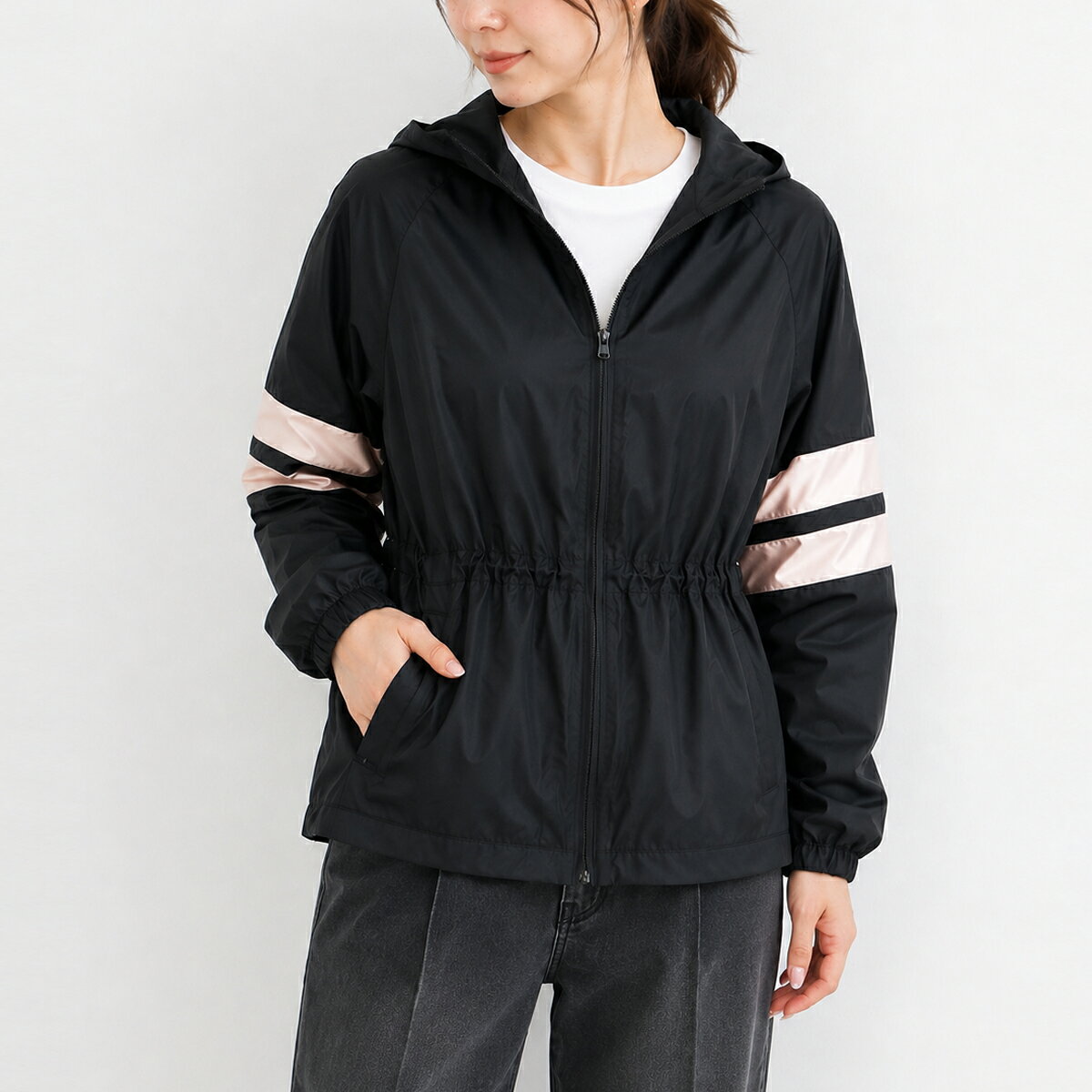 ご購入前に必ずご確認下さい■SHOPPING GUIDE■ 【商品名】 S0699 【カラー】 410/BLACK 【サイズ】 【XS】着丈66.5cm　身幅53cm　裄丈79.5cm 【S】着丈68.5cm　身幅54.5cm　裄丈81.5cm 【M】着丈57.5cm　身幅56cm　裄丈83cm ※サイズは手作業で測定致しております。 商品には個体差がございますので、到着した商品と誤差が生じる場合はございますがご了承願います。 【素材】 ポリアミド 100％ 【仕様】 ・吸湿性を高める裏地付き ・調節可能なドローストリングウエスト ・フロントにパッチポケット 【原産国】 チュニジア ※素材に自然素材を使用している為、細かな傷や汚れが見られる場合がございます。製品の特性としてご理解下さいませ。 ※ディスプレイにより色が多少違って見える場合がございます。 ※インポート商品の為、ほつれや作り、サイズにバラつきがございます。 　商品の特性上としてご理解頂き、お買上頂きます様、お願い申し上げます。 ※輸送時により、付属品の箱などに汚れや破損がある場合がございます。 ※並行輸入品につきギャランティカードは付属しておりません。 ※商品到着後、ブランドタグを切り離した場合や付属品などご返品はいかなる理由でも承ることができかねますので、 ご了承下さいませ。 取り扱いブランド一覧＞＞