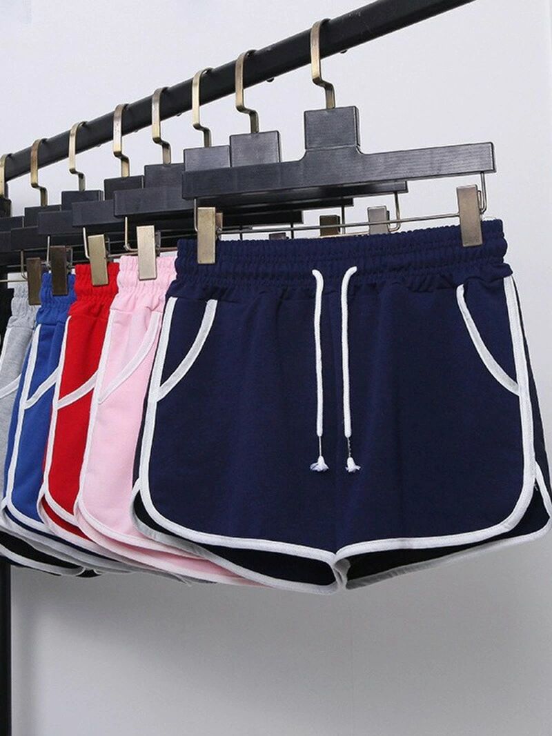 【爽やかキープ＆自由に動けるサイドスリットで足長効果】 レディース ショートパンツは、薄くて軽やかなデザインで、いつでも爽やかに過ごせるのが魅力です。 レディース ショートパンツはゆったりとしたシルエットで自由に動け、スポーツウェアとしても大活躍のショートパンツです???。さらに、 レディース ショートパンツはサイドスリットデザインが施されており、足をスッキリ細長く見せてくれる効果もあります。ランニングや普段使いにも最適で、快適な履き心地だから、どんなシーンでも気軽に取り入れられる頼もしい一着です。洗濯方法については、長期間ご使用になる場合は、低温の水で手洗いが一番おすすめです。洗濯後は風通しの良い場所で乾かしてください。【ふんわり優しい生地で快適な着け心地?】 短パン レディースは、内側にふんわりとした優しい肌触りの生地を使用しており、素肌に触れても心地よく、長時間の着用でも快適です。 短パン レディースはトレーニングや室内でのリラックスタイムにぴったりで、動いても摩擦による不快感を感じにくい設計になっています。さらに、 短パン レディースは肌に優しい素材を採用しているため、肌が敏感な方でも安心して着用できます?。 短パン レディースはゆったりとしたシルエットで締め付け感もなく、リラックスしながら快適に過ごせるアイテムです【優れた通気性さらっと速乾ゆったり快適】 短パンは、優れた通気性を持っていて、汗をかいてもサラっと素早く発散してくれるから、ベタつかず気持ちよく過ごせちゃいます?。 短パンは速乾性も抜群で、スポーツやお出かけにぴったりです??。 短パンはどんな動きにも対応できるから、アクティブな日にも大活躍します。さらに、 短パンはゆったりデザインだから、締め付け感ゼロでリラックスした気分で1日中快適に過ごせます 。 短パンは8サイズ展開だから、自分にぴったりなサイズが見つかるよ、おしゃれで快適、どこにでも履いていけちゃう優れものです。【ぽかぽかポケットらくらくゴムウエスト】 短パン レディースは、日常使いに便利なポケット付き設計で、カギやティッシュ、ハンカチ、イヤホンなど、ちょっとした小物をサッと収納できるので、外出時にとても便利です? 。さらに、 短パン レディースはゴムウエストタイプで、ウエスト部分も紐付きで調整可能?、自分の体型にぴったり合ったサイズ感にできるので、長時間着用してもお腹をほとんど締め付けることがなく、快適に過ごせます 。また、 短パン レディースは柔らかく軽やかな素材で作られており、暑い季節でも涼しく、自由に動けるのが特徴。 短パン レディースはカジュアルなコーディネートにぴったりで、家でも外でも快適に着こなせる便利な一枚です。【ルームウェアやアウトドアにも?おしゃれで快適なアイテム】 レディース ショートパンツは、軽やかな短パンタイプで、動きやすさが特徴で、ヨガ??や室内でリラックスしたいときにもぴったりです。 レディース ショートパンツは通気性が良く、吸汗速乾機能も搭載しているので、運動時の快適さもキープします? 。 レディース ショートパンツは柔らかい生地とゴムウエストが、寝るときや家でのんびり過ごす日にも優しい着心地を提供します?。 さらに、 レディース ショートパンツはジョギング??やランニングにも対応できる軽さがあり、日常的なアクティブシーンにも活躍すること間違いなしです。注意事項サイズ重量は、多少の誤差が生じる場合がございます。お使いのブラウザや設定により、画像と実際の商品との若干の色の違いが生じる場合がございます。予めご了承いただけますようお願いいたします。簡易包装となりますのでご理解の程よろしくお願いします。ご注意いただけましたら幸いです。【爽やかキープ＆自由に動けるサイドスリットで足長効果】 レディース ショートパンツは、薄くて軽やかなデザインで、いつでも爽やかに過ごせるのが魅力です。 レディース ショートパンツはゆったりとしたシルエットで自由に動け、スポーツウェアとしても大活躍のショートパンツです???。さらに、 レディース ショートパンツはサイドスリットデザインが施されており、足をスッキリ細長く見せてくれる効果もあります。ランニングや普段使いにも最適で、快適な履き心地だから、どんなシーンでも気軽に取り入れられる頼もしい一着です。洗濯方法については、長期間ご使用になる場合は、低温の水で手洗いが一番おすすめです。洗濯後は風通しの良い場所で乾かしてください。【ふんわり優しい生地で快適な着け心地?】 短パン レディースは、内側にふんわりとした優しい肌触りの生地を使用しており、素肌に触れても心地よく、長時間の着用でも快適です。 短パン レディースはトレーニングや室内でのリラックスタイムにぴったりで、動いても摩擦による不快感を感じにくい設計になっています。さらに、 短パン レディースは肌に優しい素材を採用しているため、肌が敏感な方でも安心して着用できます?。 短パン レディースはゆったりとしたシルエットで締め付け感もなく、リラックスしながら快適に過ごせるアイテムです【優れた通気性さらっと速乾ゆったり快適】 短パンは、優れた通気性を持っていて、汗をかいてもサラっと素早く発散してくれるから、ベタつかず気持ちよく過ごせちゃいます?。 短パンは速乾性も抜群で、スポーツやお出かけにぴったりです??。 短パンはどんな動きにも対応できるから、アクティブな日にも大活躍します。さらに、 短パンはゆったりデザインだから、締め付け感ゼロでリラックスした気分で1日中快適に過ごせます 。 短パンは8サイズ展開だから、自分にぴったりなサイズが見つかるよ、おしゃれで快適、どこにでも履いていけちゃう優れものです。【ぽかぽかポケットらくらくゴムウエスト】 短パン レディースは、日常使いに便利なポケット付き設計で、カギやティッシュ、ハンカチ、イヤホンなど、ちょっとした小物をサッと収納できるので、外出時にとても便利です? 。さらに、 短パン レディースはゴムウエストタイプで、ウエスト部分も紐付きで調整可能?、自分の体型にぴったり合ったサイズ感にできるので、長時間着用してもお腹をほとんど締め付けることがなく、快適に過ごせます 。また、 短パン レディースは柔らかく軽やかな素材で作られており、暑い季節でも涼しく、自由に動けるのが特徴。 短パン レディースはカジュアルなコーディネートにぴったりで、家でも外でも快適に着こなせる便利な一枚です。【ルームウェアやアウトドアにも?おしゃれで快適なアイテム】 レディース ショートパンツは、軽やかな短パンタイプで、動きやすさが特徴で、ヨガ??や室内でリラックスしたいときにもぴったりです。 レディース ショートパンツは通気性が良く、吸汗速乾機能も搭載しているので、運動時の快適さもキープします? 。 レディース ショートパンツは柔らかい生地とゴムウエストが、寝るときや家でのんびり過ごす日にも優しい着心地を提供します?。 さらに、 レディース ショートパンツはジョギング??やランニングにも対応できる軽さがあり、日常的なアクティブシーンにも活躍すること間違いなしです。注意事項サイズ重量は、多少の誤差が生じる場合がございます。お使いのブラウザや設定により、画像と実際の商品との若干の色の違いが生じる場合がございます。予めご了承いただけますようお願いいたします。簡易包装となりますのでご理解の程よろしくお願いします。ご注意いただけましたら幸いです。