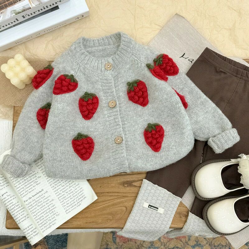 乐天商城 - 女の子スーツ 2点セット いちご 可愛い 2024 秋冬の新手作り 刺繍イチゴカーディガンセーター 女の赤