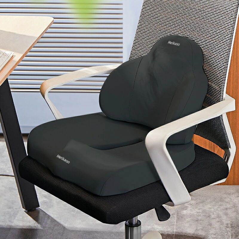 【商品詳細】商品名：座布団+腰クッションの2点セット品ヘルスケア商品内容：1セット：座布団1個+腰枕1個、2セット：座布団2個+腰枕2個素材：低反発メモリーコットンと通気カバーカラー：ブラック急用な場合に明日楽サービスをご選擇ください！商品説明：【腰からお尻までの一体化サポート性】該当クッションは腰クッションと座布団の2点セット品です、腰からお尻まで体に一体化的なサポートをあげます。長時間に座っていると、腰とお尻への負担がひどいです、このクッションは全体的に体を支え、腰や背中への負担を軽減できるので、腰痛お尻痛などの痛みを緩和する効果があります。最適な座り心地を上げます。【人間工学に基づくデザイン】お尻にフィットするデザインにより、尾脊椎への圧迫が緩和して、血行が改善されます。オリジナリティーのU字型デザインで、両サイトからお尻の圧力をよく吸収し、長時間座っても疲 れにくいです。腰クッションは脊椎をサポートして安定した姿勢に導いてくれます。腰から背中にかかるストレスを均一的にに分散吸収します。長時間の座姿勢も快適な気持ちをキープします。【通気性が優れる】通気性が抜群で、この座布団を長時間に使用してもお尻が蒸し暑くないです。裏面は滑り止め加工され、シートクッションが椅子などから落ちる心配もないです。低反発なコットンでサポート性が強く、長時間を座っても決して変形しません。【【使用場所】自宅でリラックスやオフィスなどでのデスクワークや長距離運転が多い方にオススメです！車椅子にもよくご使用いただけます。【高品質サビース】当店の商品はブランド正規品を保証して、商品取扱説明書を付属します、ご安心にご購入してください。7日間以内に運輸トラブルと商品自身の不具合を発生する場合に、無料に代わり品をご発送いたします。商品は品質等の問題が発生したら我々とお気軽に問い合わせてください、我々はぜひ24時間以内にアフターのことをご対応いたします。ラッピング要の場合に、当店は楽天RSL物流システムと自動連携をしているので、倉庫は備考欄のコメント内容が見えないので、ラッピング対応が漏れます。ラッピングの枠をご選んでください。あるいは注文30分以内に店舗とご連絡してラッピング要求をお追加しなければなりません。またラッピングの費用は280円です。ご了承の程よろしくお願いします。【商品詳細】商品名：座布団+腰クッションの2点セット品ヘルスケア商品内容：1セット：座布団1個+腰枕1個、2セット：座布団2個+腰枕2個素材：低反発メモリーコットンと通気カバーカラー：ブラック急用な場合に明日楽サービスをご選擇ください！商品説明：【腰からお尻までの一体化サポート性】該当クッションは腰クッションと座布団の2点セット品です、腰からお尻まで体に一体化的なサポートをあげます。長時間に座っていると、腰とお尻への負担がひどいです、このクッションは全体的に体を支え、腰や背中への負担を軽減できるので、腰痛お尻痛などの痛みを緩和する効果があります。最適な座り心地を上げます。【人間工学に基づくデザイン】お尻にフィットするデザインにより、尾脊椎への圧迫が緩和して、血行が改善されます。オリジナリティーのU字型デザインで、両サイトからお尻の圧力をよく吸収し、長時間座っても疲 れにくいです。腰クッションは脊椎をサポートして安定した姿勢に導いてくれます。腰から背中にかかるストレスを均一的にに分散吸収します。長時間の座姿勢も快適な気持ちをキープします。【通気性が優れる】通気性が抜群で、この座布団を長時間に使用してもお尻が蒸し暑くないです。裏面は滑り止め加工され、シートクッションが椅子などから落ちる心配もないです。低反発なコットンでサポート性が強く、長時間を座っても決して変形しません。【【使用場所】自宅でリラックスやオフィスなどでのデスクワークや長距離運転が多い方にオススメです！車椅子にもよくご使用いただけます。【高品質サビース】当店の商品はブランド正規品を保証して、商品取扱説明書を付属します、ご安心にご購入してください。7日間以内に運輸トラブルと商品自身の不具合を発生する場合に、無料に代わり品をご発送いたします。商品は品質等の問題が発生したら我々とお気軽に問い合わせてください、我々はぜひ24時間以内にアフターのことをご対応いたします。ラッピング要の場合に、当店は楽天RSL物流システムと自動連携をしているので、倉庫は備考欄のコメント内容が見えないので、ラッピング対応が漏れます。ラッピングの枠をご選んでください。あるいは注文30分以内に店舗とご連絡してラッピング要求をお追加しなければなりません。またラッピングの費用は280円です。ご了承の程よろしくお願いします。