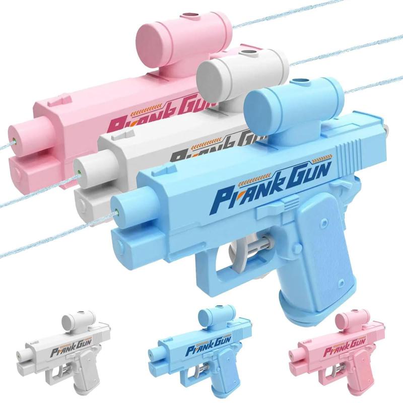 逆噴射水鉄砲 イタズラ ウォーターガン 3色セット【斬新なリバース射撃・不意を突く後方噴射】 前後の引き金で発射方向が瞬時に切り替わる双方向水鉄砲前を引けばまさかの「後方射撃」、後ろを引けば「前方噴射」が可能に。予測不能なイタズラ奇襲攻撃で、夏の水遊びバトルが圧倒的に盛り上がります。【最大8mの長射程・パワフルな加圧式】 コンパクトなボディながら、強力な噴射圧で最大8Mの圧倒的な飛距離を実現。プールやビーチ、広々とした公園などのアウトドア対決で、遠くのターゲットも逃さず狙い撃ちできます。【頑丈なABS樹脂製・子供向けの安心設計】 軽くて非常に丈夫な高品質ABS樹脂素材を採用。万が一、子供がうっかり落としても壊れにくい安心設計です。バリのない滑らかな手触りで、小さな手にも優しくフィットします。【ワンタッチ上部注水・完璧な水漏れ防止】 上部キャップを開けるだけで簡単に水を入れることができ、子供でもすぐ遊び始められます。密閉性が高く水漏れしにくいため、ポケットやバッグに入れて衣服を濡らす心配なく持ち運べます。【軽量コンパクト・夏のプレゼントに最適】 16cm×13cmのポケットサイズで、重さはわずか約100g。超軽量で持ち運びやすく、夏のプールパーティー、海水浴、夏祭りのノベルティやお誕生日ギフトとして大人気のアイテムです。