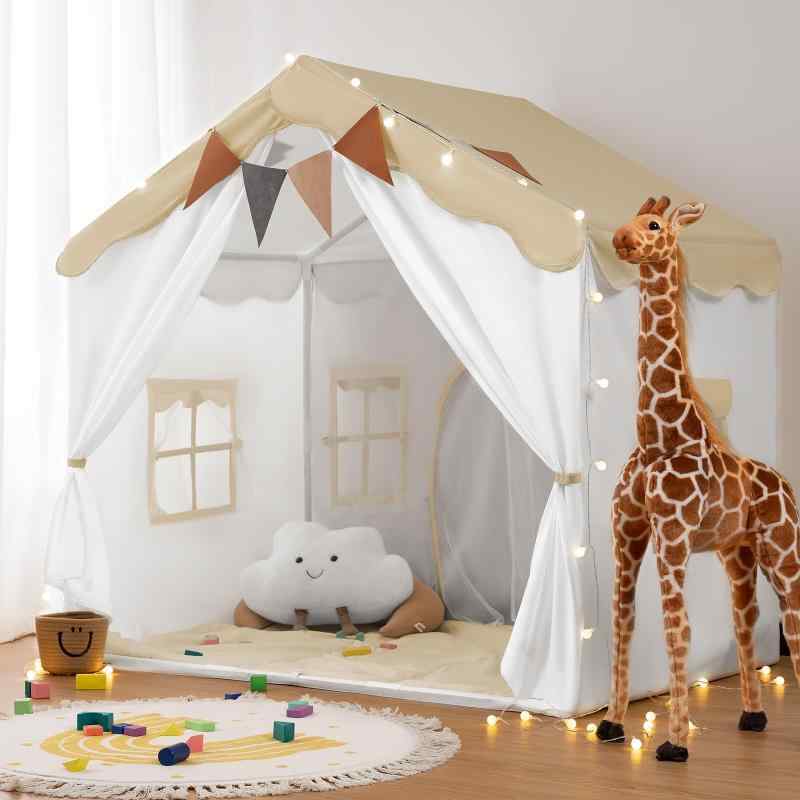 besrey キッズテント ハウステント 子供用プレイテント 秘密基地 室内遊具 2in1 パッド付き 屋内外で使用130x89x130cm ブラウンダブルドアのデザインで楽しさ倍増：Besreyキッズプレイテントは、ダブルドアデザインが際立つ存在となり、お子様により開放的な遊び体験を提供します。前後に扉があり楽に出入りでき、子どもたちは想像力を存分に発揮し、冒険心を育むことができます。広々とした快適なプレイハウス：長さ130cm×幅89cm×高さ130cmのプレイテントは3、4人のお子様がゆったりと遊べるだけでなく、大人も一緒に遊べます。ごっこ遊びをしたり、ワクワクするストーリータイムを楽しんだりするのに最適な場所です。工具不要、簡単に組み立てる：このキッズプレイテントは工具なしで簡単に組み立てできます親子で一緒に組み立てることも可能で、お子様のスキルを育み、親子の絆を深めることができます（詳しい説明書付き）。 付属品：このプレイテントには、テントポール、USB LEDライトストリング、バナー、そしてテント用の滑り止めマットなど、お子様のプレイハウスを作るために必要なものがすべて揃っています。丁寧に手作り：この子供用プレイハウスは、高級ポリエステル生地と強化PVCポールを使って、丁寧に作られています。頑丈で安全な構造で、お子様に安全に楽しめる空間を提供します。（生地は洗濯機洗い可能）安心するデザイン：この子供ハウステントは、2つのドアと4つの窓があり、カーテンを巻き上げて固定することで、通気性を高めながら、親もお子様の様子を見守ることができます。屋内外でも使用可能：自宅、公園、幼稚園など、この子供用プレイハウスは、お子様が遊んだり、休んだり、読書をしたりと、多様な使用可能を提供します。 ご注意：テントカバーを装着できるよう、各テントポールがしっかりと接続されていることを確認してください。接続されていない場合、テントカバーがテント本体を覆うことができません。